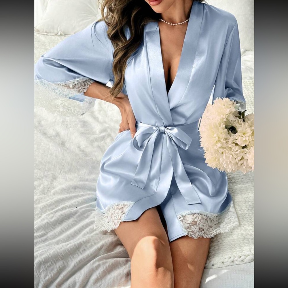 Blue bathrobe with lace